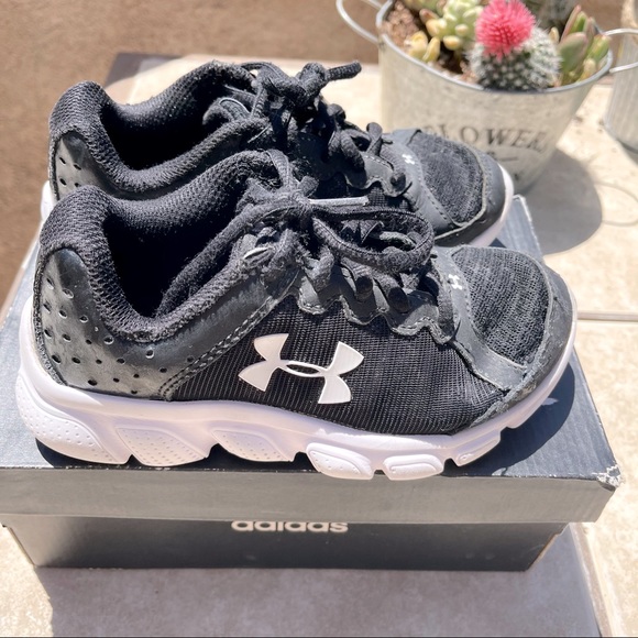 Under Armour Other - Under Armour boy toddler sneakers 11c